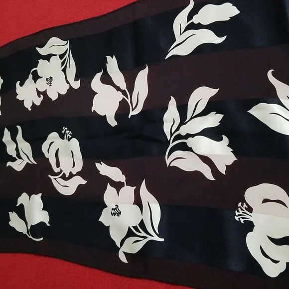 ALLEN TRACY 100% SILK SCARF - Picture 5 of 14